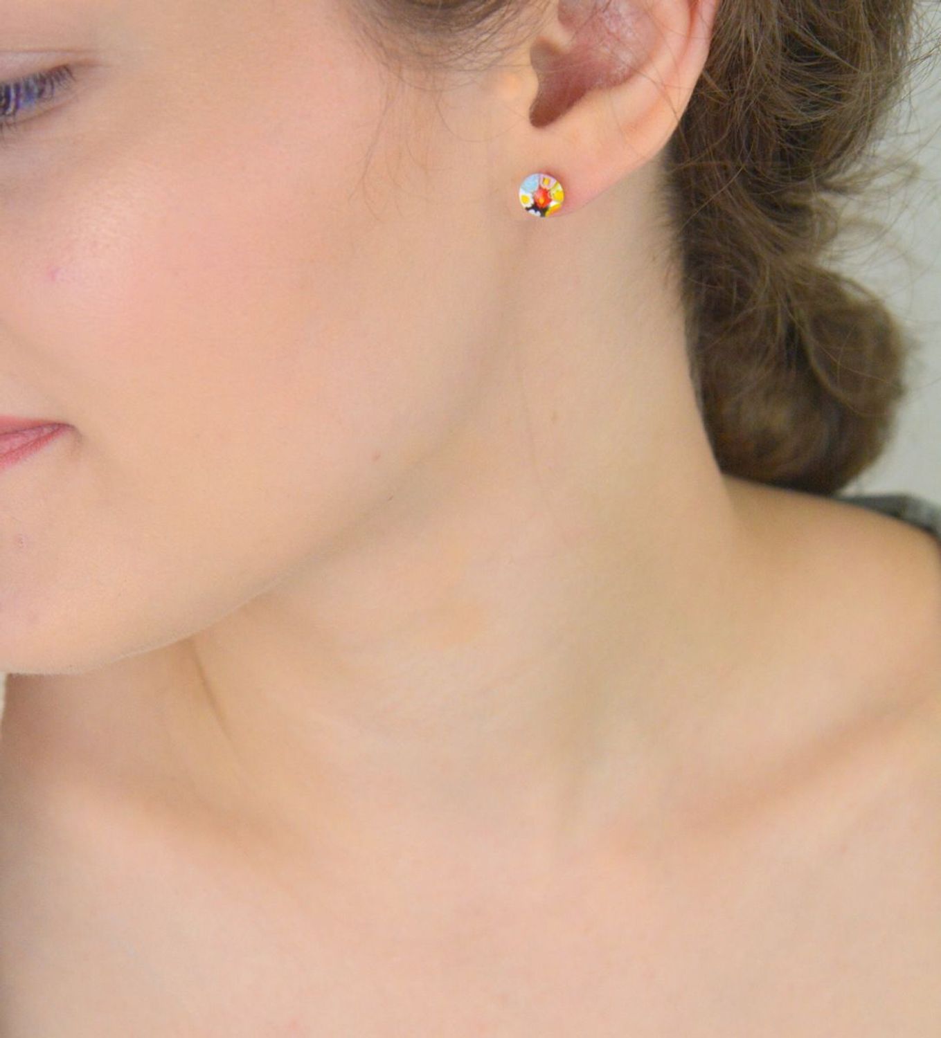 Kolczyki damskie srebrne 925 z oryginalnym szkłem Murano – model Murano 60. Ręcznie robione, lekkie (1,60 g), z zapięciem na sztyft. Subtelne i kolorowe – idealne na prezent!1.jpg